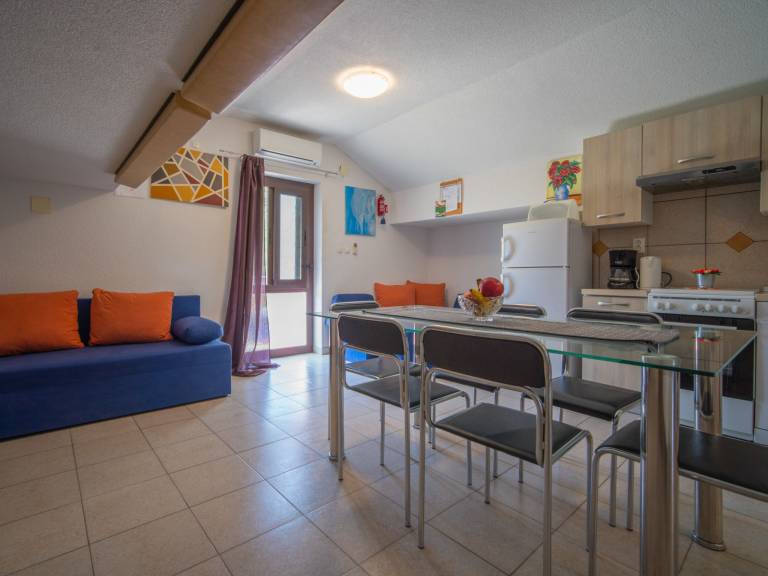 Holiday apartment with barbeque & pool — photo 4