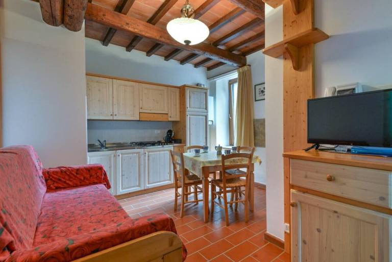 Rental apartment with pool & yard in Castel del Piano