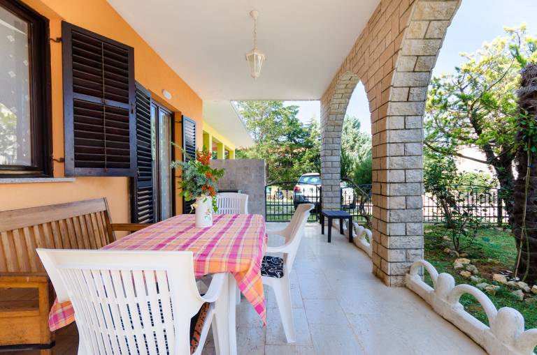 Apartment with grill & terrace | Garden view — photo 2