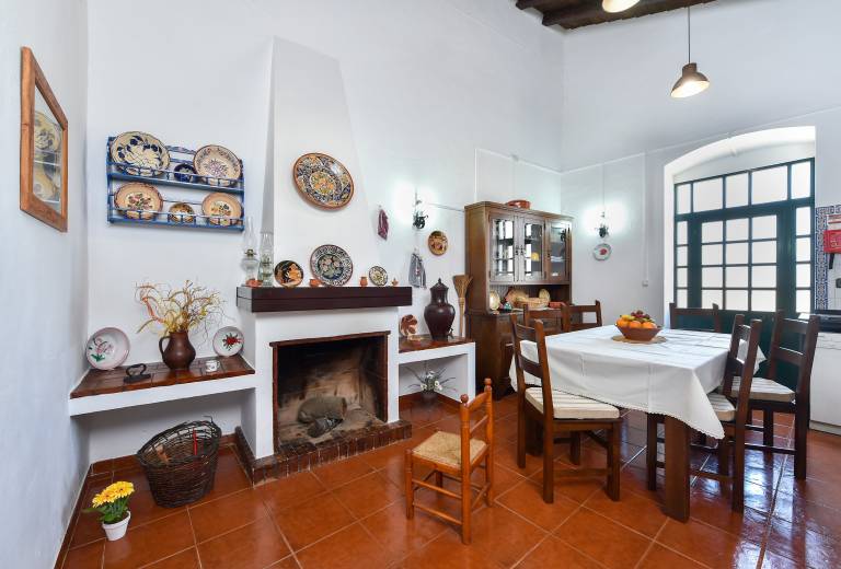 Child-friendly charming vacation home with patio & BBQ | Pets allowed — photo 2