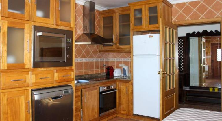 Fully equipped pleasant house with private pool, terrace & garden | Perfect for remote work | Dogs allowed — photo 3
