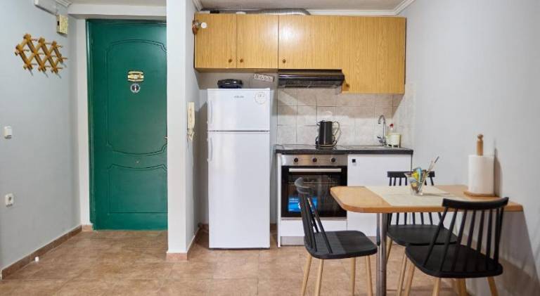 Holiday apartment with patio & yard — photo 4