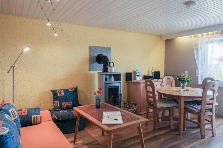Rental apartment with terrace, barbeque & yard | Garden view — photo 2