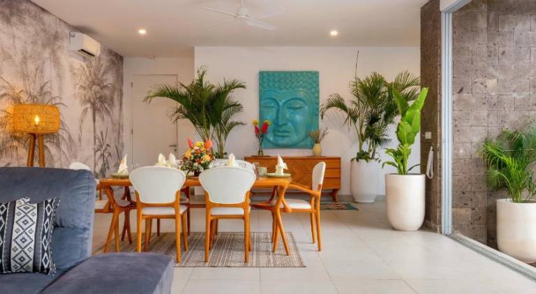 House with private pool & yard — photo 4