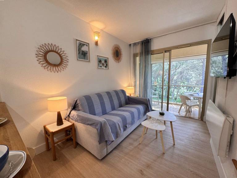 Renovated quiet apartment with beach access - 6 people — photo 3