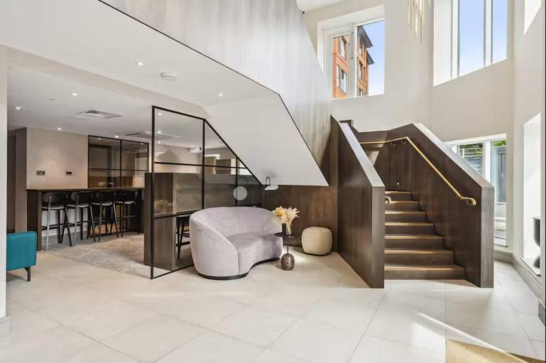 House | Pets are welcome in Kingston Upon Thames