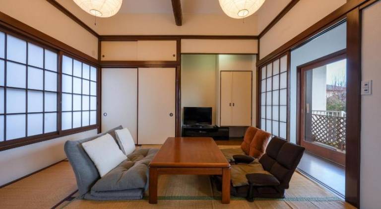 House with 2 rooms for 6 persons in Ito