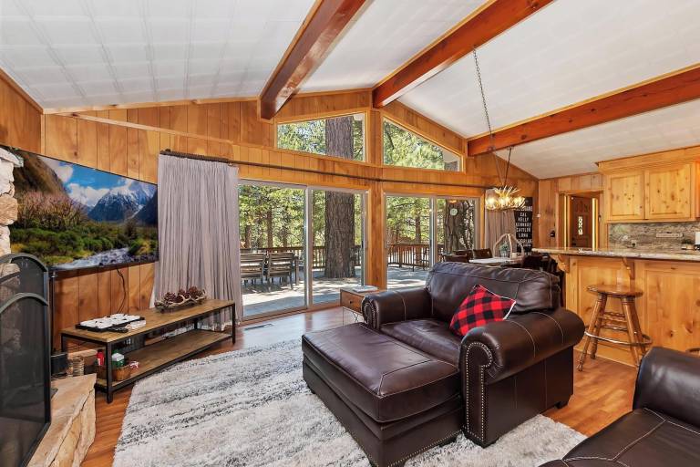 Hut Big Bear Lake