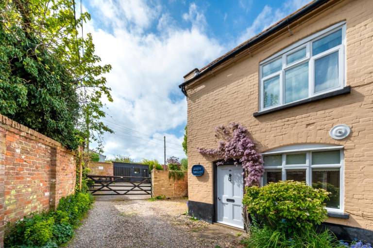 2 Bed in Halesworth oc cpl
