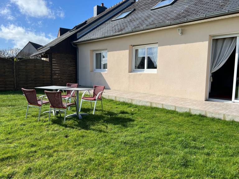 Vacation home with BBQ, yard & terrace | Garden view — photo 3