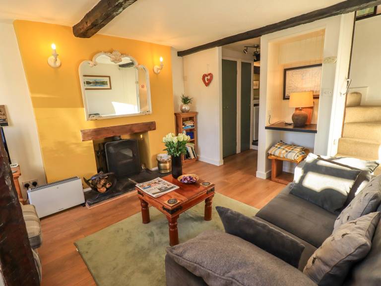 Cottage with garden — photo 4