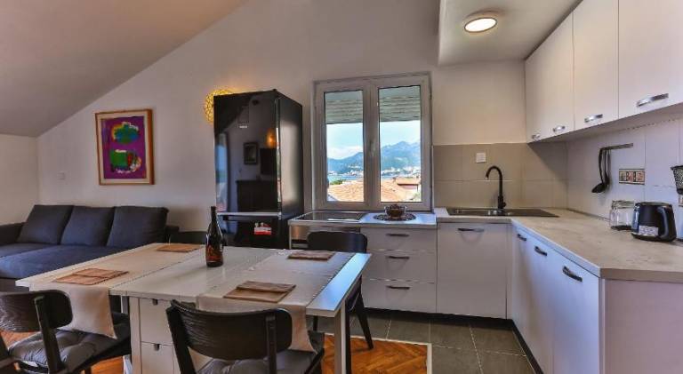 Apartment with 2 rooms for 6 persons — photo 4