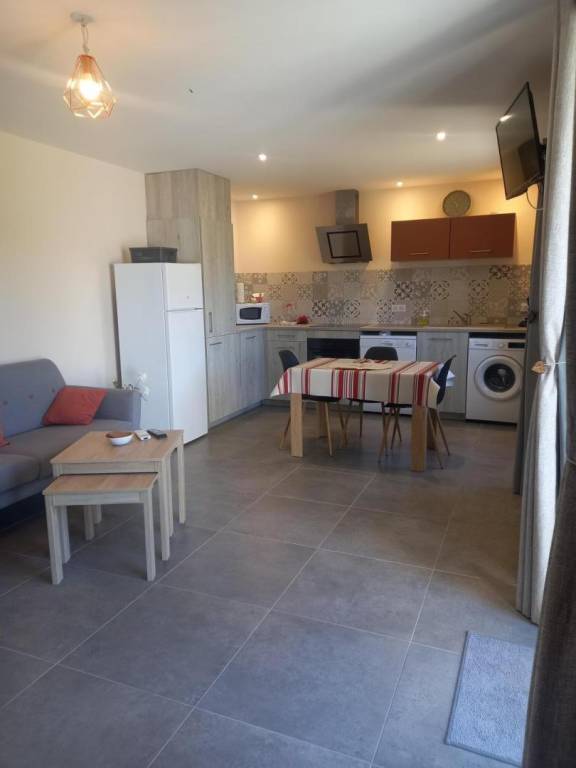 Fully equipped lovely gite with patio, yard & barbeque | Pets allowed — photo 2