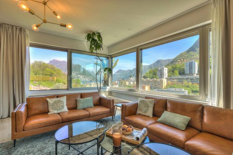 Villa with private pool & yard | Water view | Pets are welcome — photo 3
