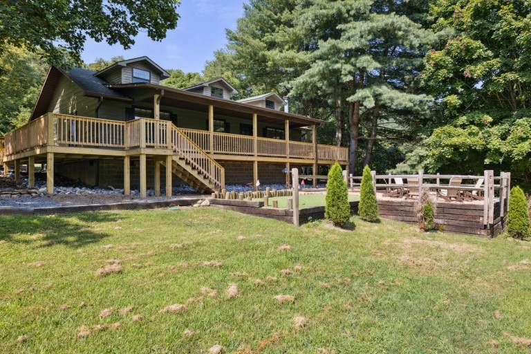 Little Mountain Cabin - 3-Bedroom Retreat with Hot Tub, Fire Pit, Games, and Serene Nature Views — photo 2