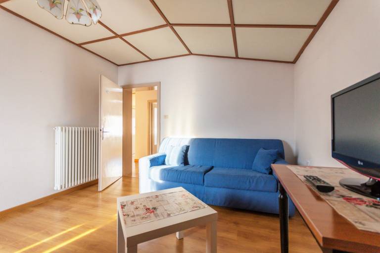 Holiday apartment with yard & patio — photo 4