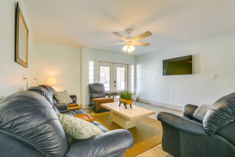 Walk to Beach: Fort Meyers Home w/ Patio! — photo 4