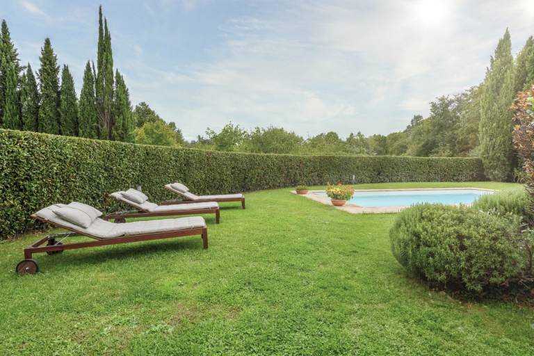 Villa with yard, grill & private pool — photo 4