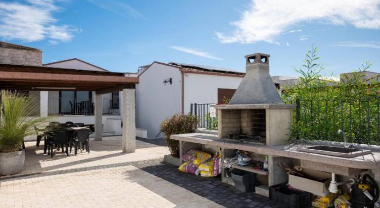 Holiday apartment with terrace, yard & private pool | Suitable for remote work — photo 4