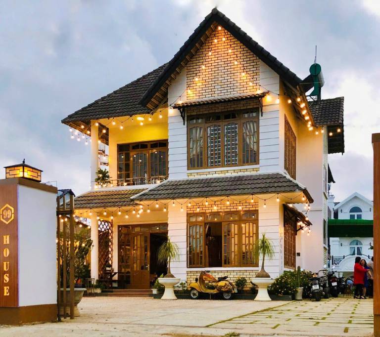 Spacious villa with barbecue | Good for workation | Dogs allowed in Da Lat
