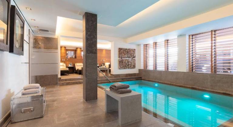Chalet with private pool & sauna — photo 3