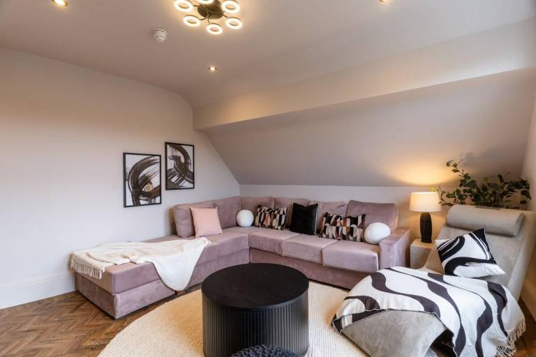 Longshaw - Relaxed Family 3 Bed Apt WiFi & Parking in Buxton