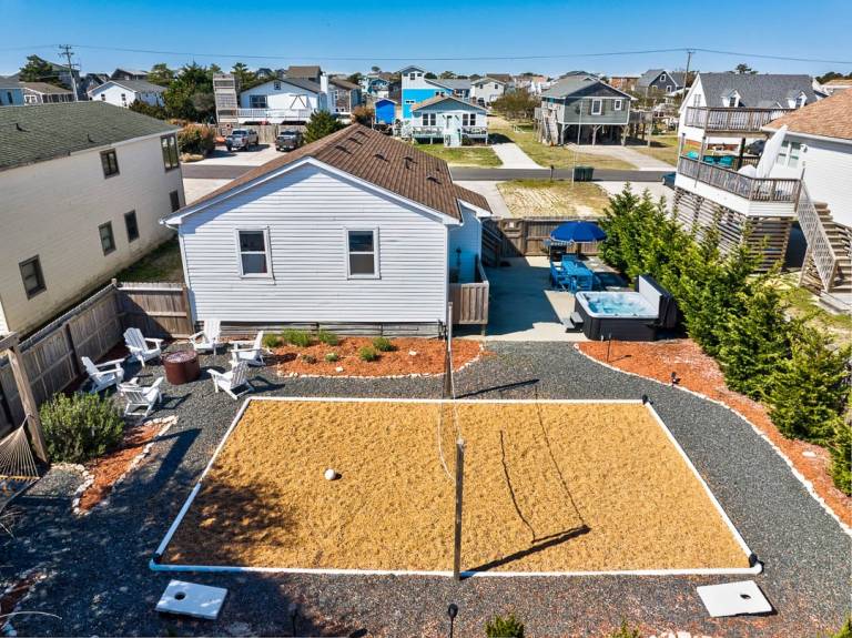 Billfish Bungalow 1950 ft to the beach Dog Friendly and Hot Tub in Nags Head, NC