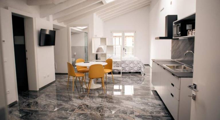 Pleasant holiday apartment with patio | Pet-friendly in Castelnuovo del Garda