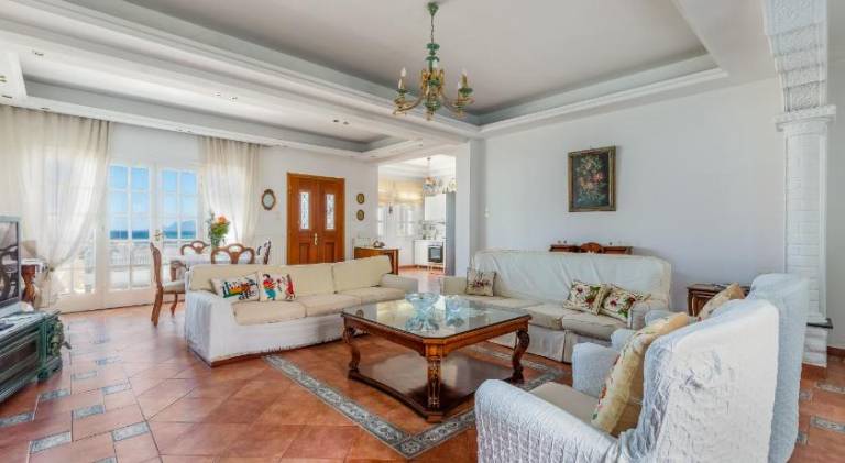 Villa with terrace, garden & BBQ | Perfect for remote work — photo 2