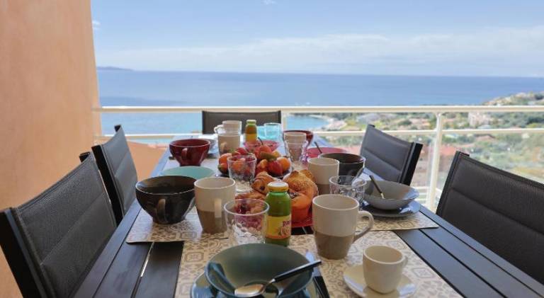 Holiday apartment with patio — photo 4