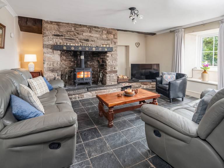 Family-oriented nice cottage with sauna, garden & hot tub | River view | Pets are welcome — photo 3