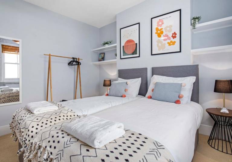 Fully equipped lovely house with terrace | Close to British Airways i360 | Dogs allowed — photo 4