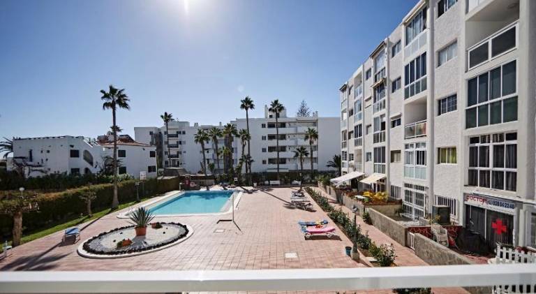 Holiday apartment with terrace, private pool & garden — photo 5
