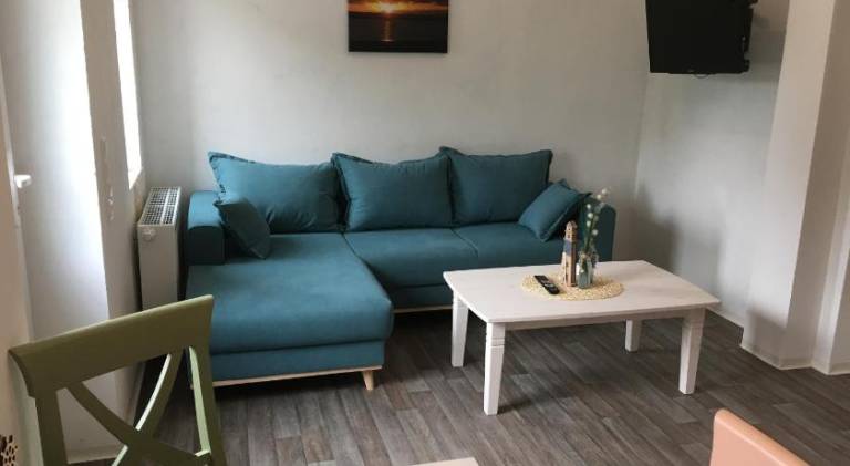 Rental apartment with yard — photo 2
