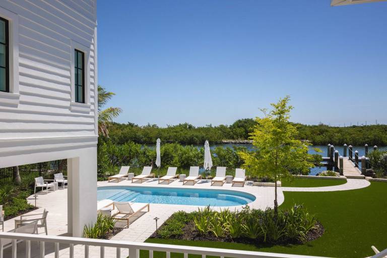 Parking Pool Dock - Shellstone House — photo 2