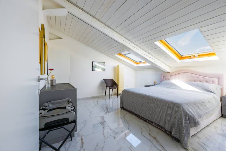 A Quiet Space design sloping roof apartment