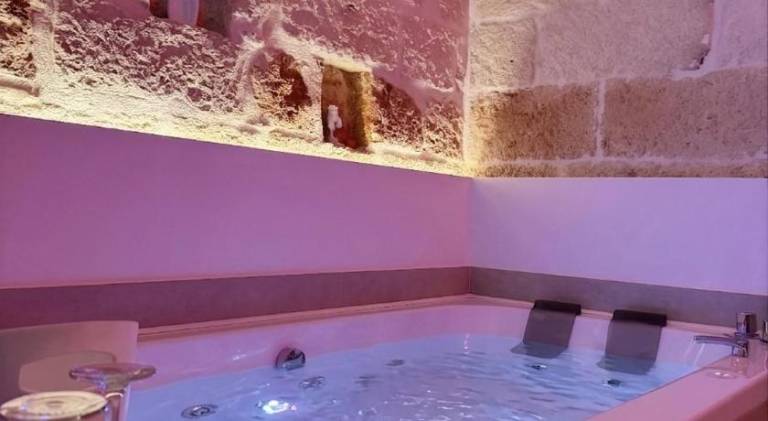 Vacation home with private pool & hot tub — photo 4