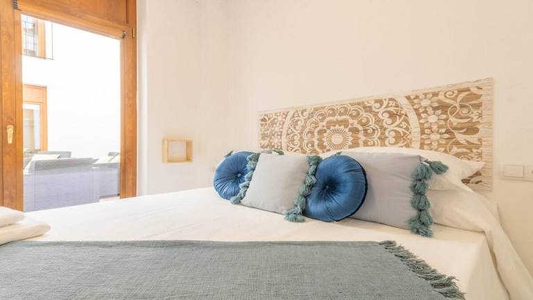 Apartment with pool & terrace | Near Mosque–Cathedral of Córdoba | Suitable for remote work in Córdoba
