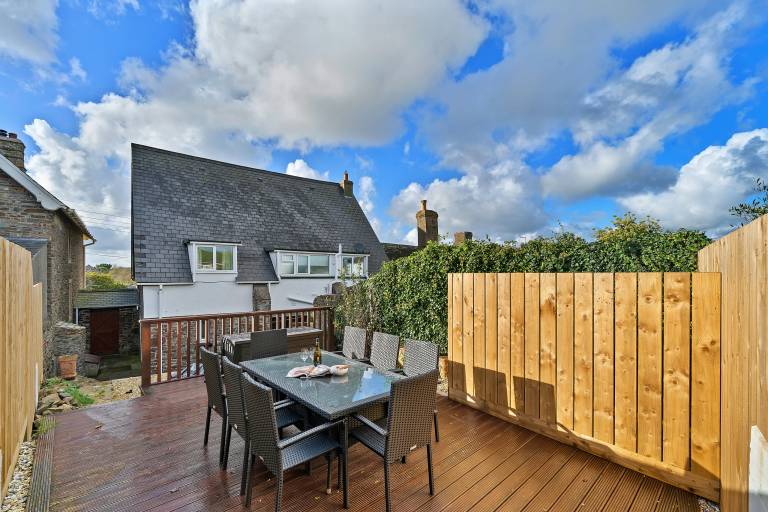 Cottage with barbeque & garden — photo 5