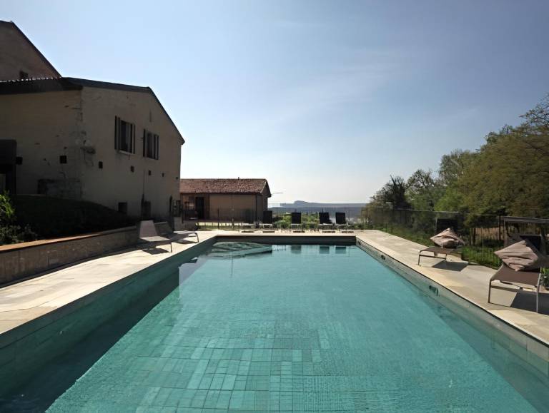 Lovely serviced apartment with pool, terrace & garden | Pets are welcome in Gardone Riviera