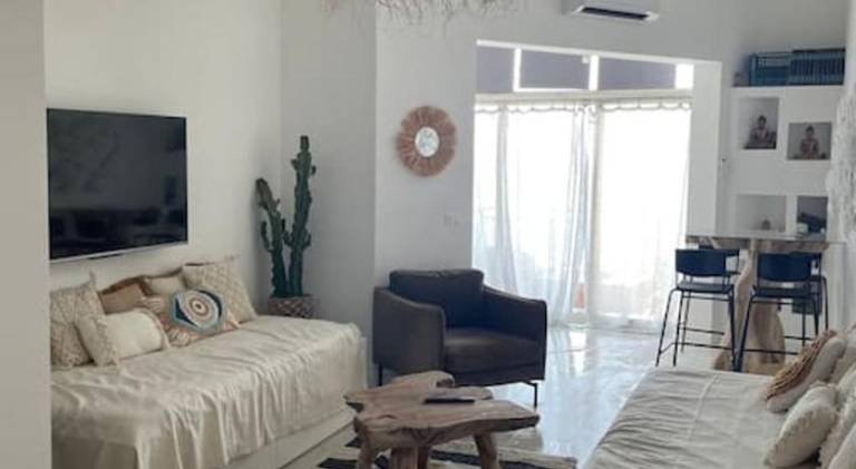 Apartment with pool — photo 2
