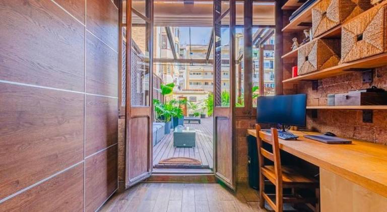 Unique central home with large terrace & pool — photo 2