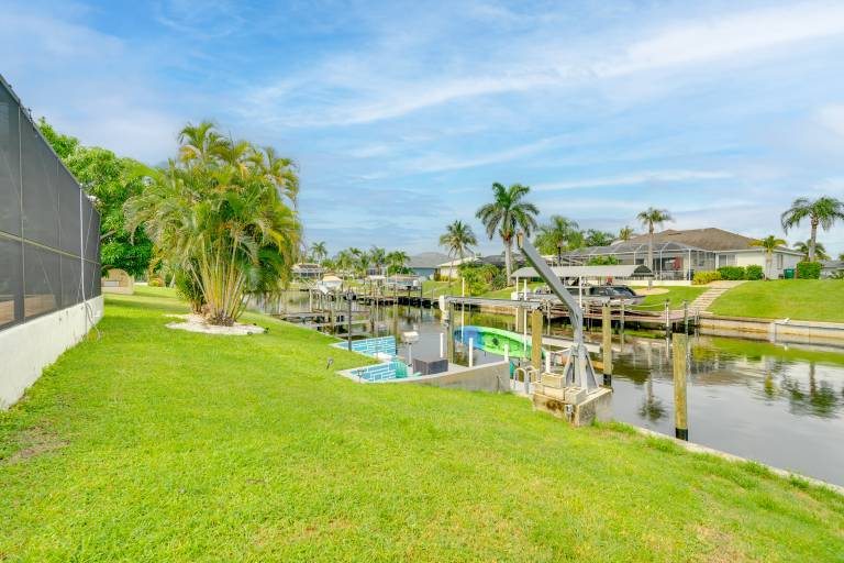 Swim, Golf & Explore: Pet-Friendly Cape Coral Home — photo 2