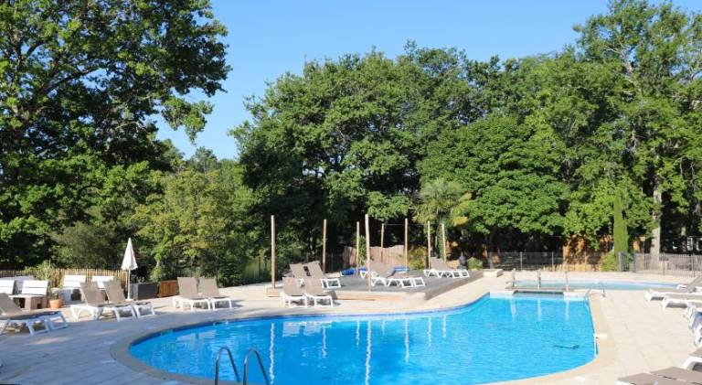 Lodge with pool, garden & patio — photo 3