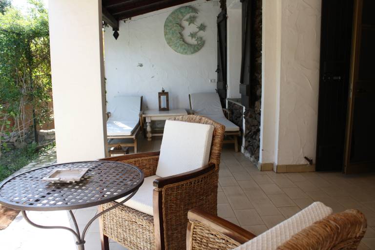 Villa with terrace, barbecue & yard | Garden view — photo 2