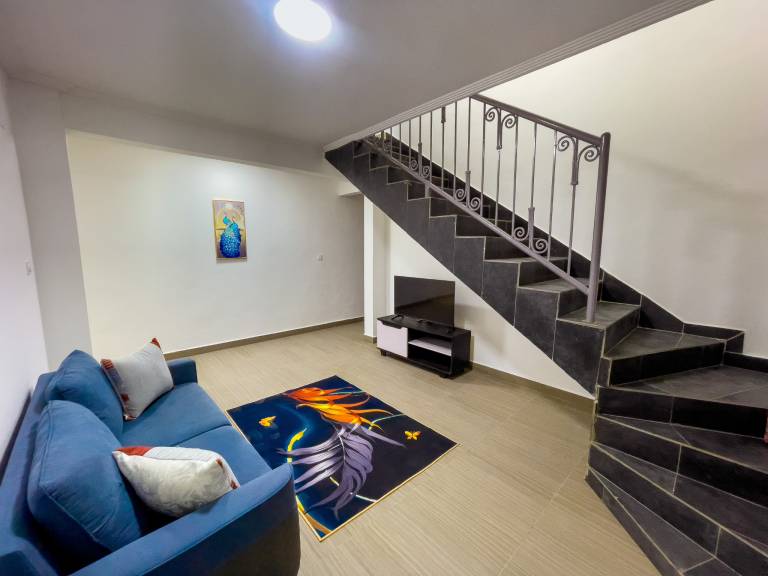 Serviced apartment with terrace & hot tub | Perfect for remote work — photo 3