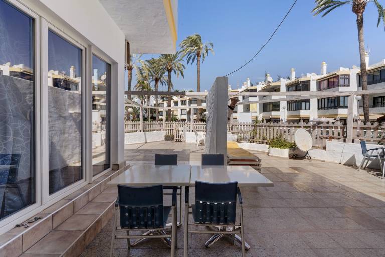 Vacation Apartment 'Las Flores2' with Sea and Beach View, Wi-Fi and Air Conditioning in San Bartolomé de Tirajana