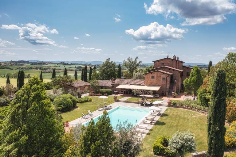 Villa with yard, barbecue & jacuzzi in Cortona