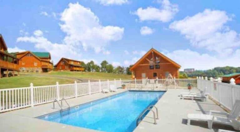 House with pool & jacuzzi | Pet-friendly — photo 4