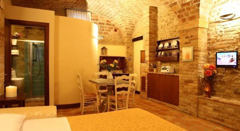 Family-oriented lovely serviced apartment with pool, sauna & yard | Dogs allowed — photo 2